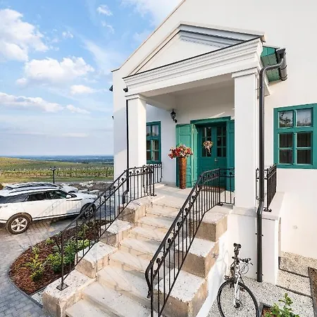 Hotell Kincsem Kastely 4*