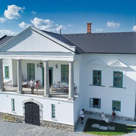 Kincsem Kastely Hotel 4*