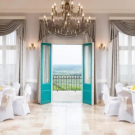 Kincsem Kastely Hotel