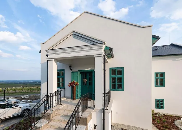 Отель Kincsem Kastely 4*